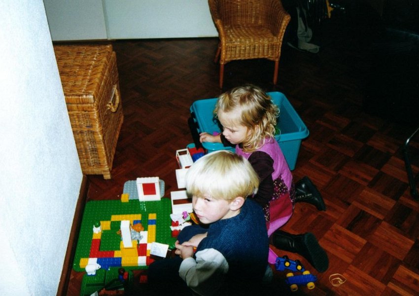 2001.11.11.01.36 jorden puck spelen duplo